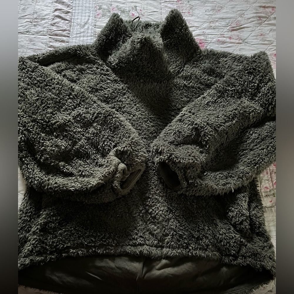 Lululemon Athletica Warm Restore  Sherpa pullover.